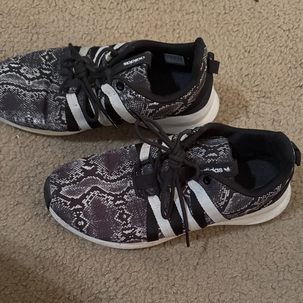 adidas Black and White Snake-Pattern Running Shoes - Picture 5 of 6